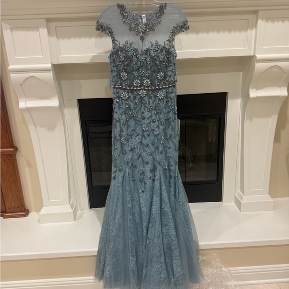 Mac Duggal Elegant Blue Embellished Prom Dress - Picture 5 of 7